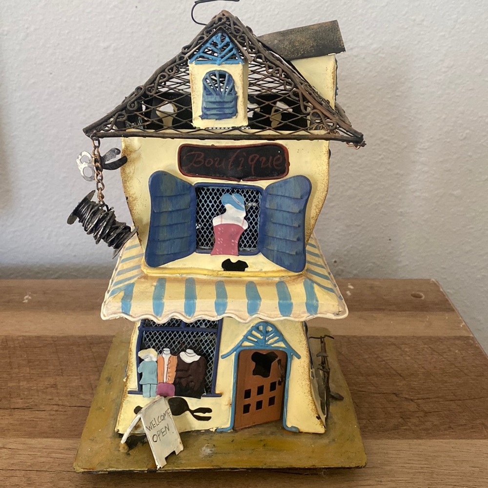 Boutique shop candle holder
